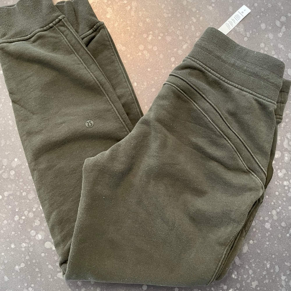 Hunter green lululemon joggers